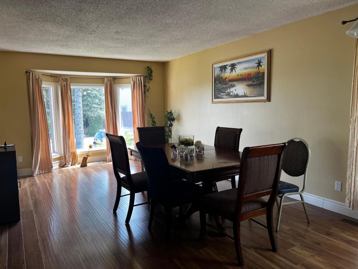 Beautiful Room Close Airport! YYC Eksteriør billede