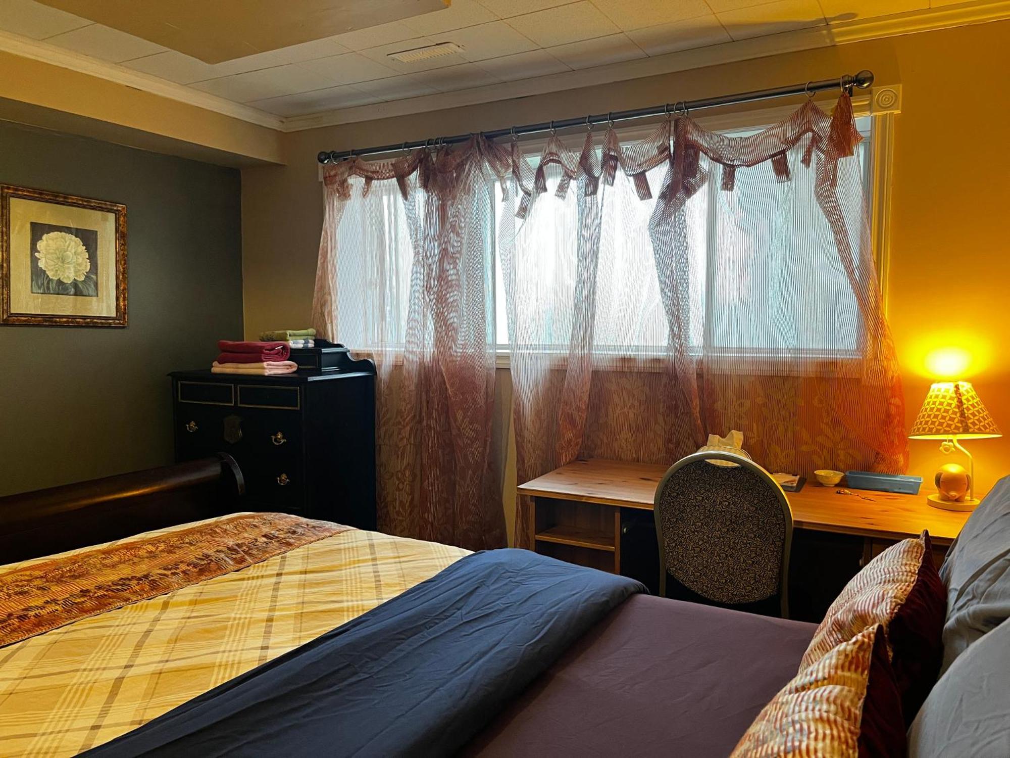 Beautiful Room Close Airport! YYC Eksteriør billede